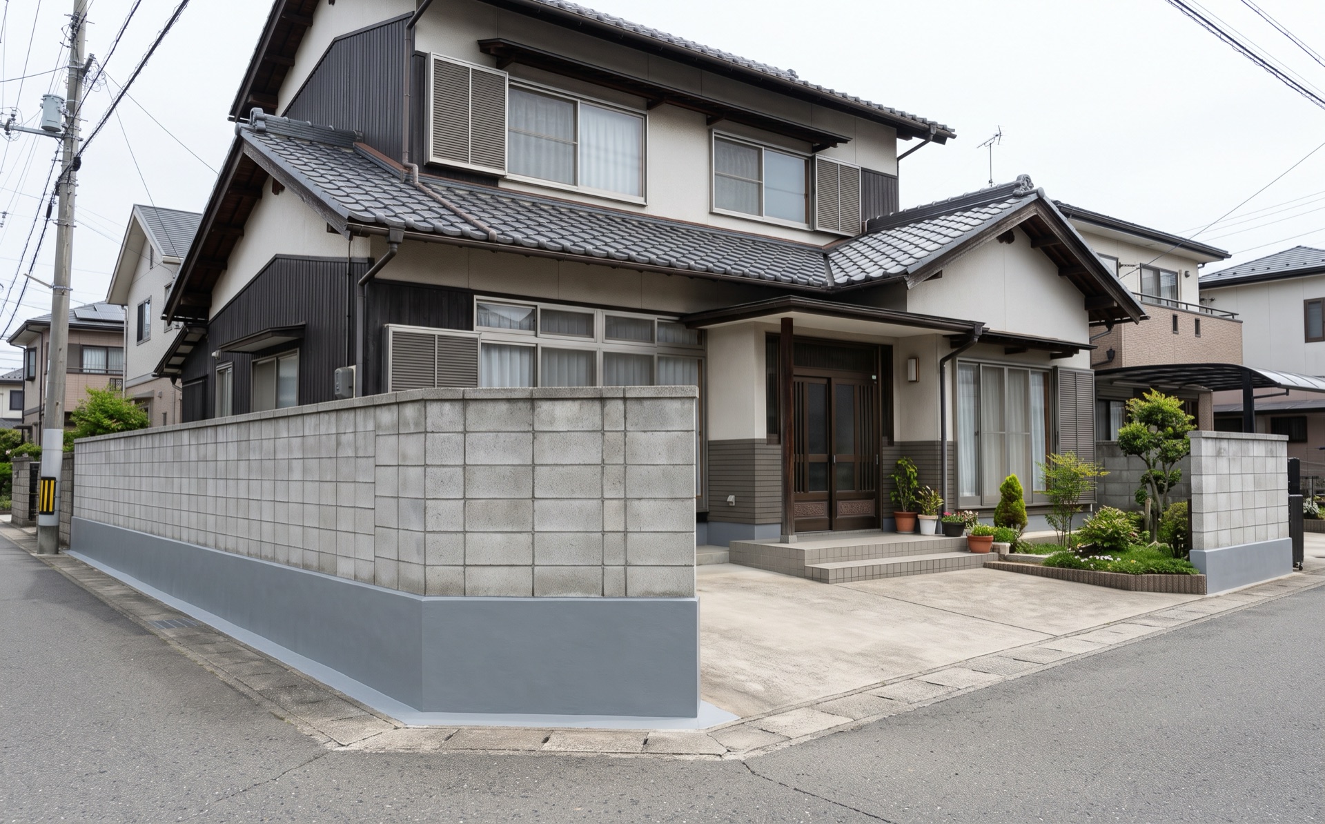 洗浄を終えた塀と基礎